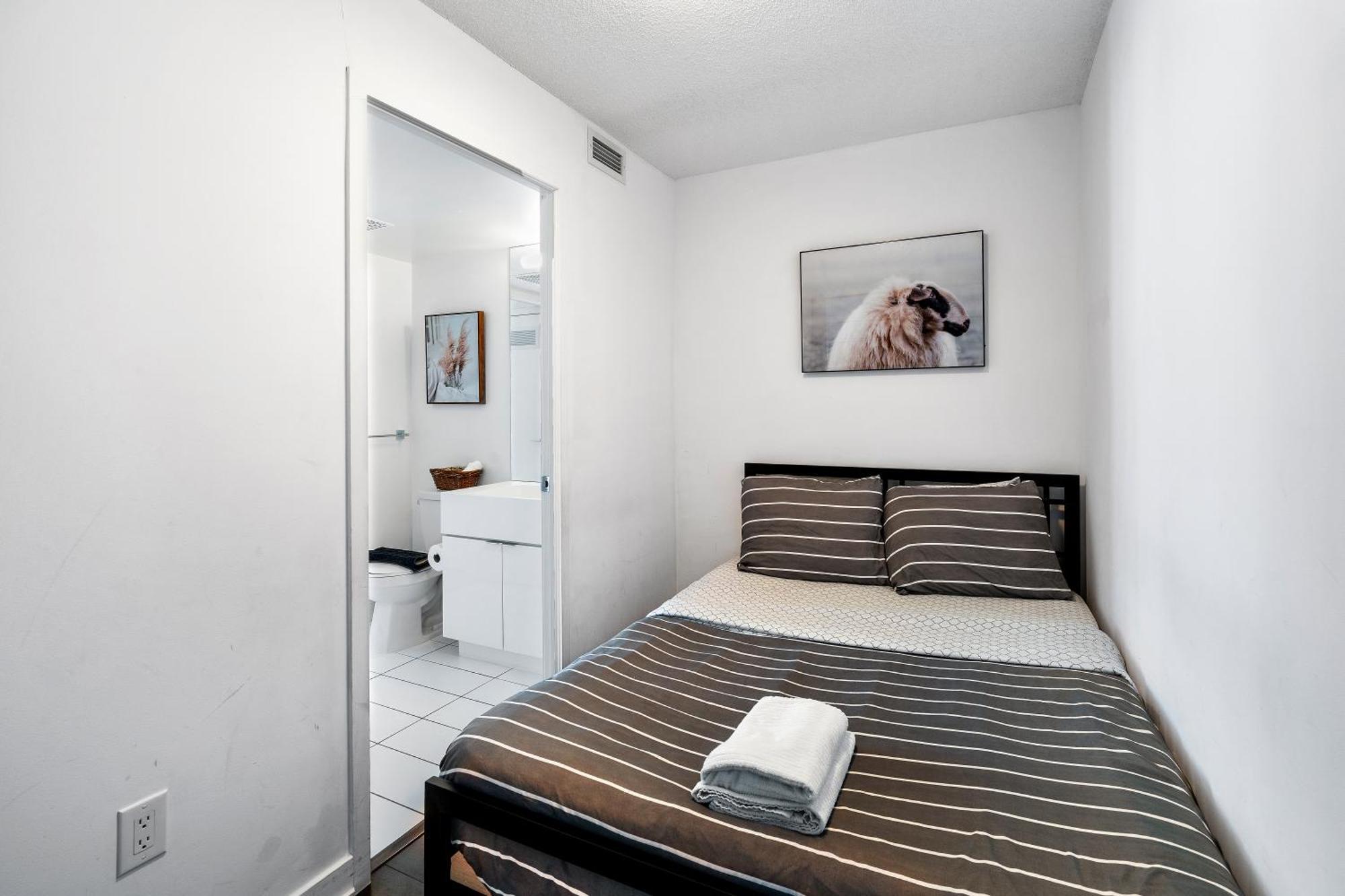 Exquisite Condos By Cn Tower With Parking Toronto Ngoại thất bức ảnh